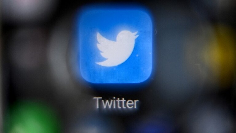 عودة العلامة الزرقاء على "تويتر" إلى حسابات مشاهير دون موافقتهم