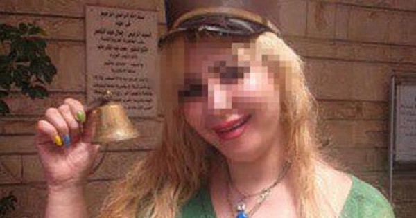 الآداب: بطلة كليب "أنا زهقانة" لديها5 شقق فارهة و15 سيارة لنقل الساقطات وخبرة عمل 20 عام!!  