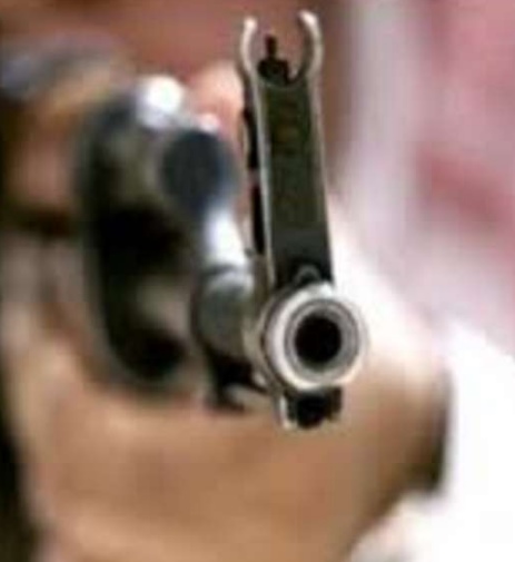 قائد مدرسة في الرياض: ملثمان يحملان رشاشًا هدداني بالقتل