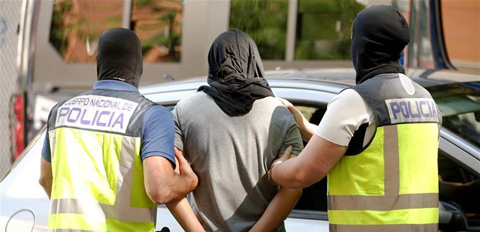 اصبح سارق لتأمين علاج لوالده المصاب بالسرطان 