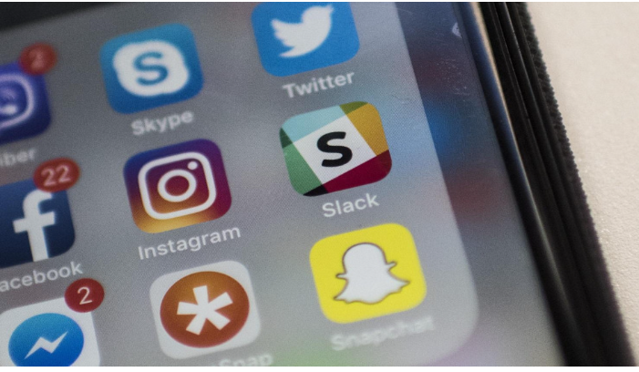 سويسرا: منفتحون على حظر دخول الأطفال إلى منصات التواصل الاجتماعي