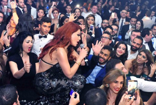 "الليلة" عمان تشتعل في حفلات و سهرات صاخبة حتى الصباح لمطربين عرب و التذاكر تصل لـ 500 دولار .. ! 