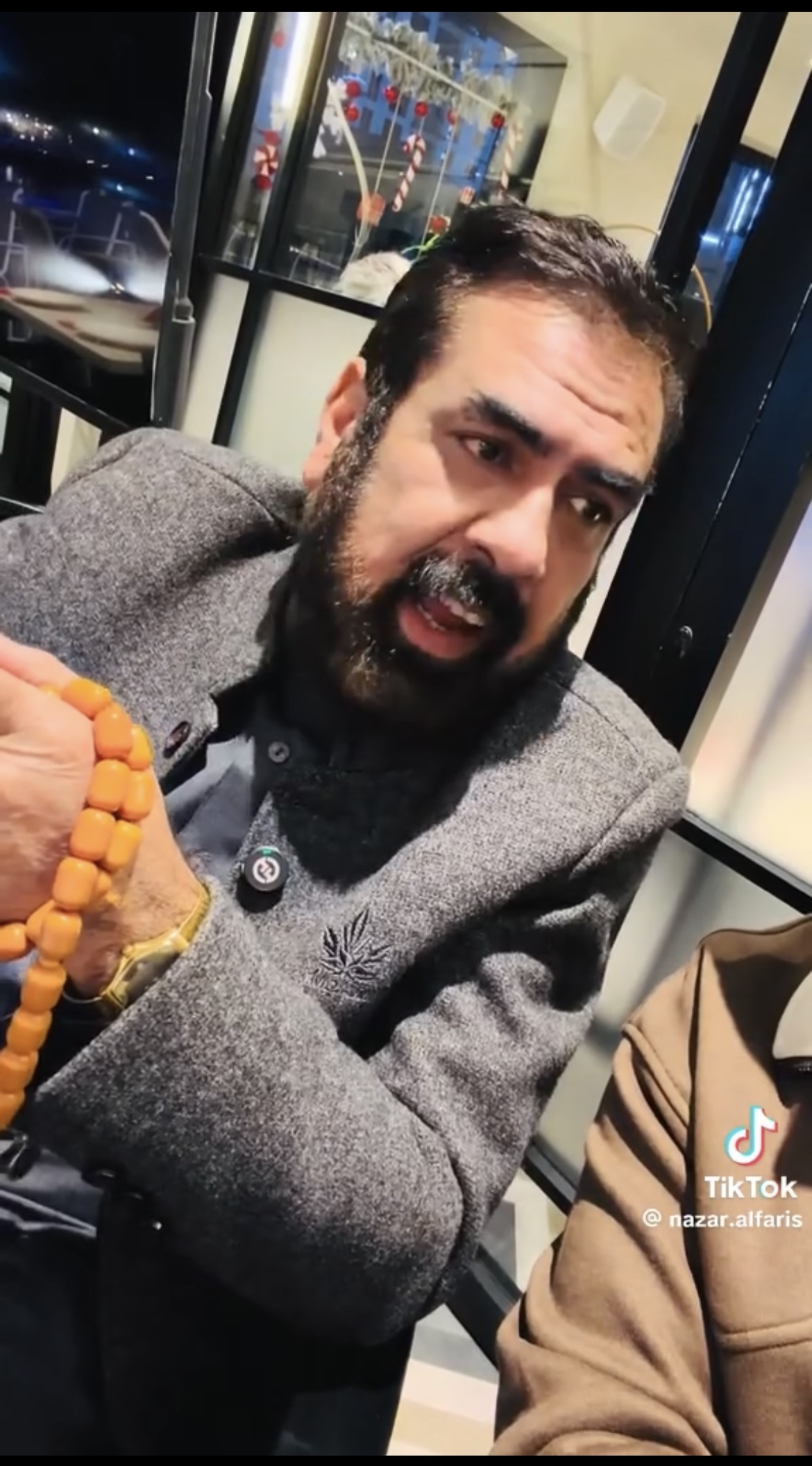 بالفيديو .:ابن عم صدام حسين يرد بقسوه على الواشي نواف الزيدان : ما فعله عار واتحداه ان يمشي في الشارع