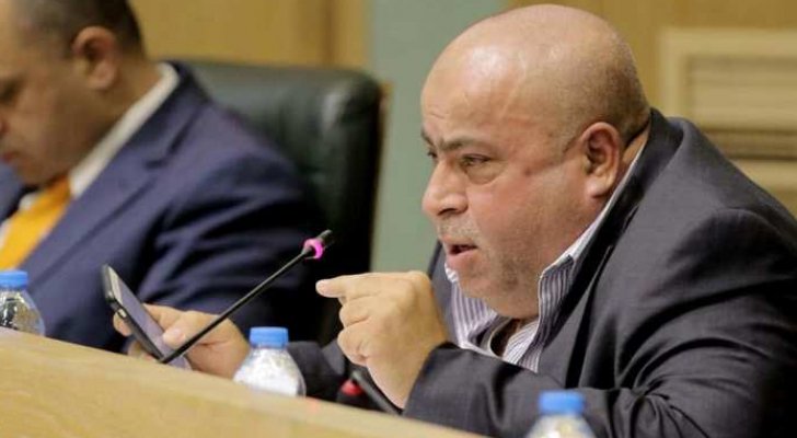 النائب "خليل عطية" يفتح النار على الحكومة وينبش الملف المعقد "معلم التربية الإسلامية"