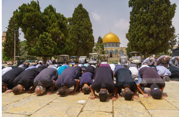 4 آلاف مصل أدوا صلاة الجمعة بالمسجد الأقصى المبارك.