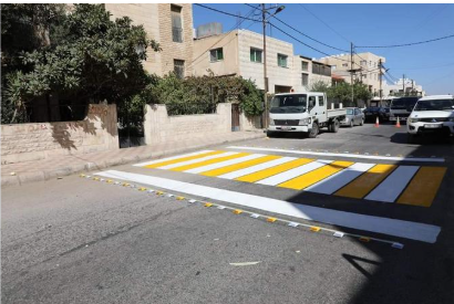 أشغال المفرق تبدأ تركيب مطبات نموذجية لتعزيز السلامة المرورية