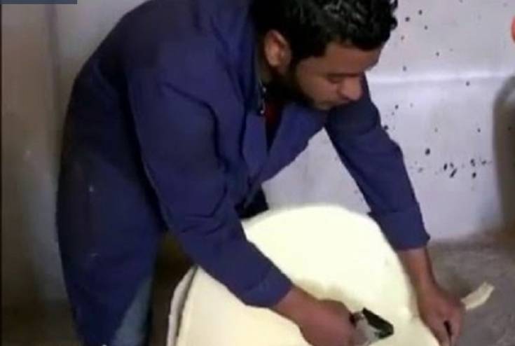 بالفيديو ..  شاب تونسي يصنع أثاث رائع من العجلات المطاطية!!