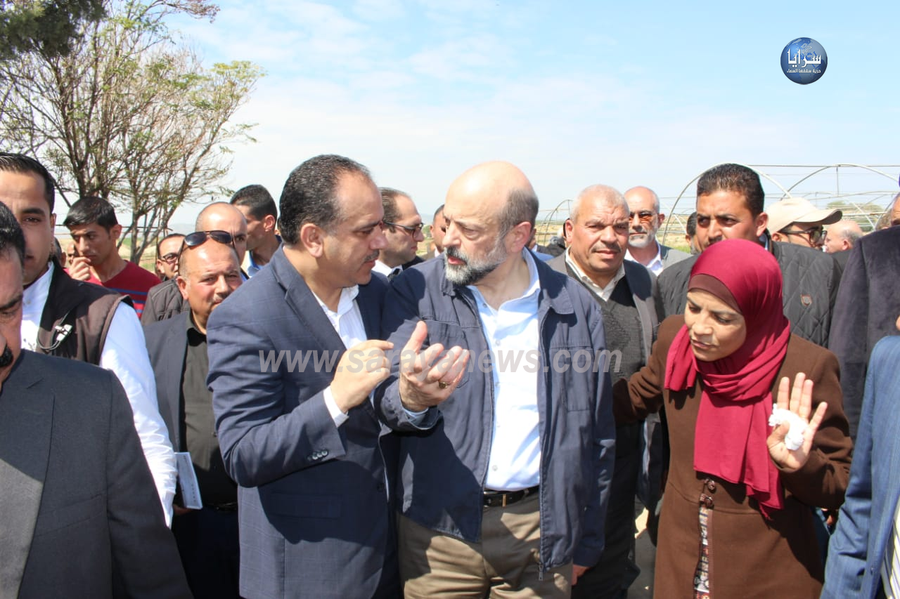 بالفيديو ..  الرزاز : التعيينات في المياه والكهرباء من حق أبناء الأغوار ..  ومواطنون : "بدنا أفعال وليس أقوال"
