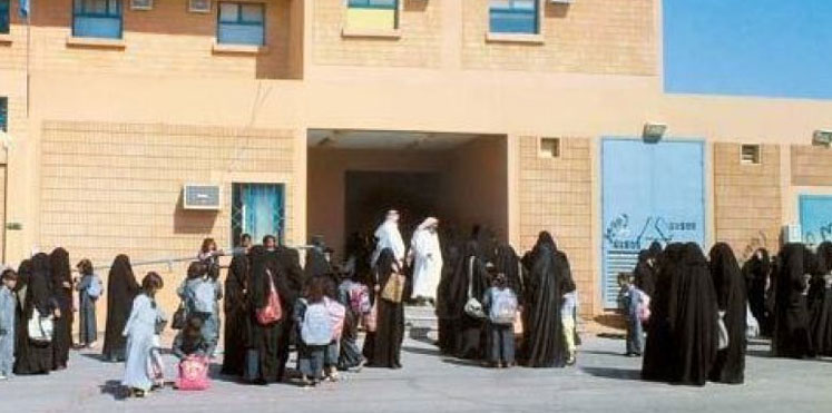هكذا صدَّت “حارسة” محاولة اقتحام شاب لمجمع بنات بجازان في السعودية