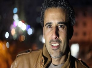 غزة : ممثل كوميدي يتعرض للضرب أثناء مشهد "كاميرا خفية"