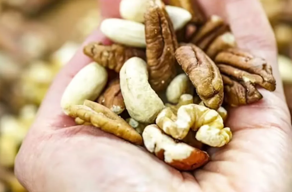 مكسرات رمضان- 3 أنواع مفيدة لعلاج دهون الكبد