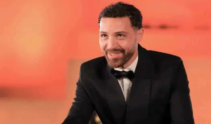 رداً على اتهامه بضرب زوجته ..  فنان مصري يدافع عن نفسه