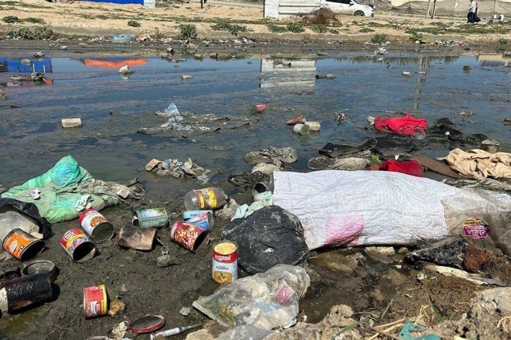 مياه الصرف الصحي والقمامة والأمراض تثقل كاهل النازحين في غزة