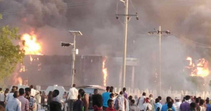السودان ..  مقتل طفل وطبيب في مواجهات بين الشرطة ومتظاهرين