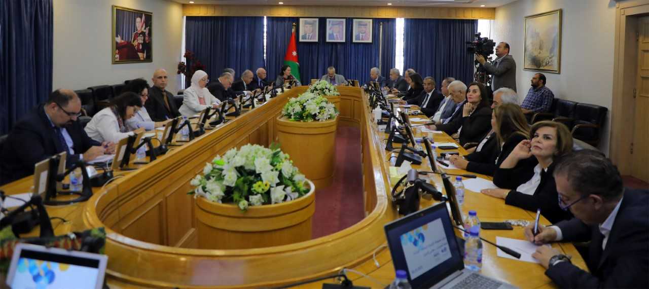 “خدمات الأعيان” تؤكد أهمية التركيز على الأولويات الوطنية بالبحث العلمي