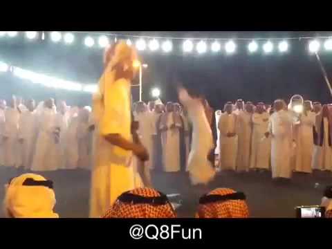 بالفيديو  ..  رأس سعودي كاد ان يطير بعد انفجار البارود بوجهه في أحد الاحتفلات