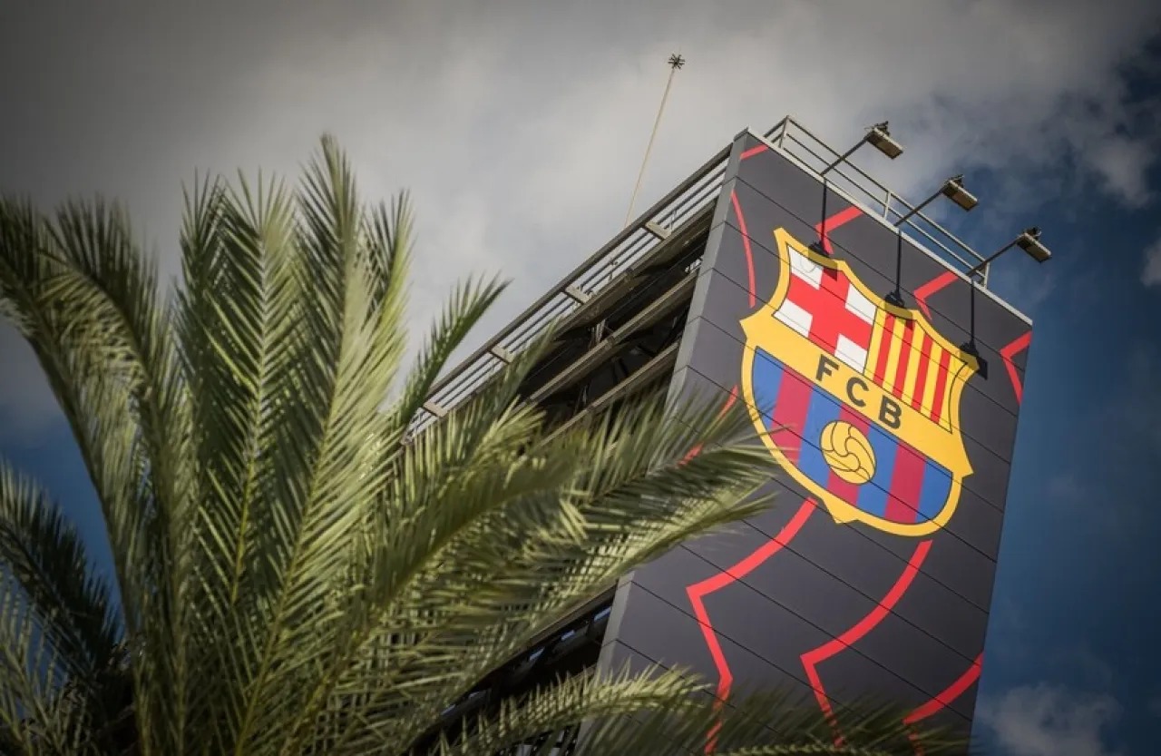 لتأمين خط الهجوم ..  برشلونة يعلن تعاقده مع ثالث الصفقات الصيفية