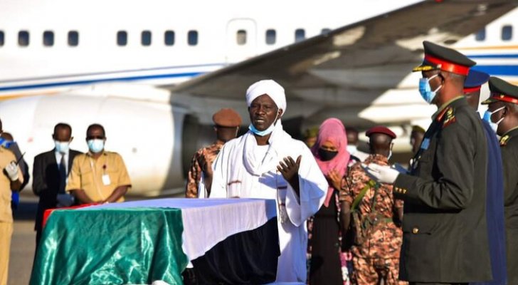 السودانيون يشيعون الصادق المهدي الذي توفي بكورونا ..  صور