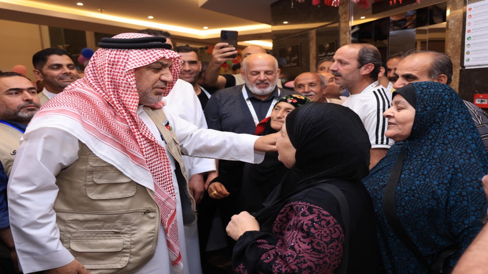 الخلايلة يستجيب لمطالب الحجاج الأردنيين في مكة: تمديد وقت العشاء وحل مشاكل النقل والخدمات