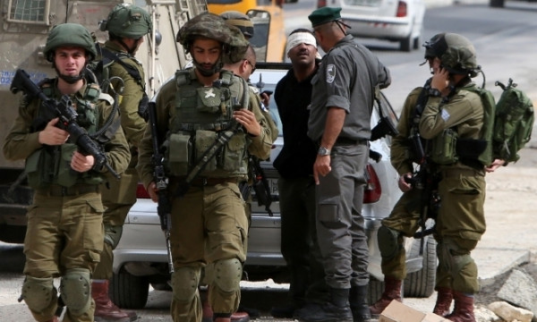 الاحتلال يعتقل فلسطينيين من أنحاء متفرقة بالضفة الغربية