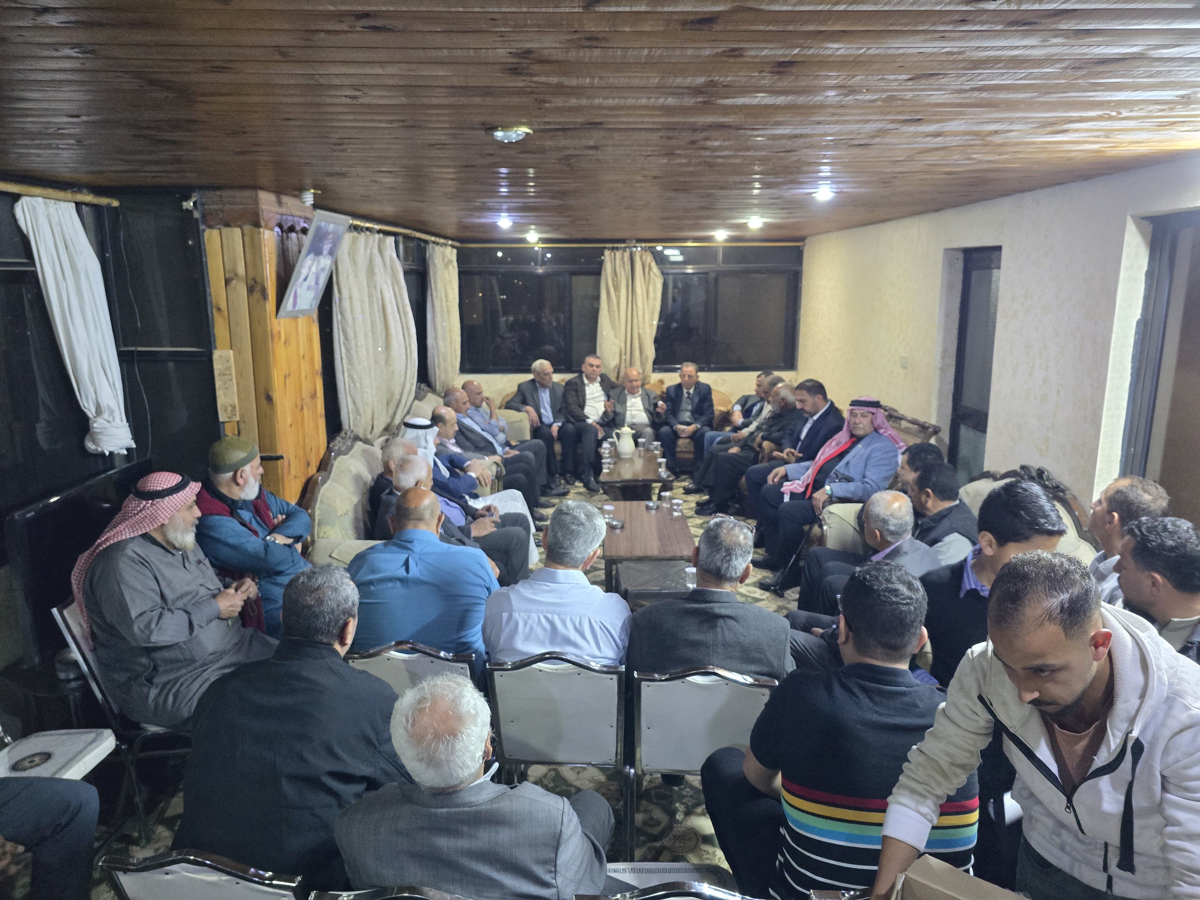 إتمام الصلح العشائري بين عشيرة الخطاطبة وعشيرة الشويات بحضور وجهاء وشيوخ العشائر