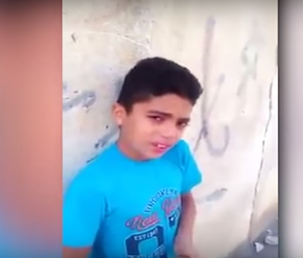 بالفيديو  ..  القصة الكاملة لطرد عبد الله من المدرسة بسبب عدم دفع الرسوم المدرسية