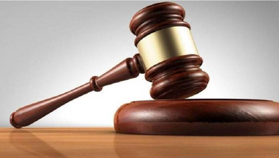 بعد 12 عاماً ..  شركة تقيل موظفاً دون دفع مستحقاته