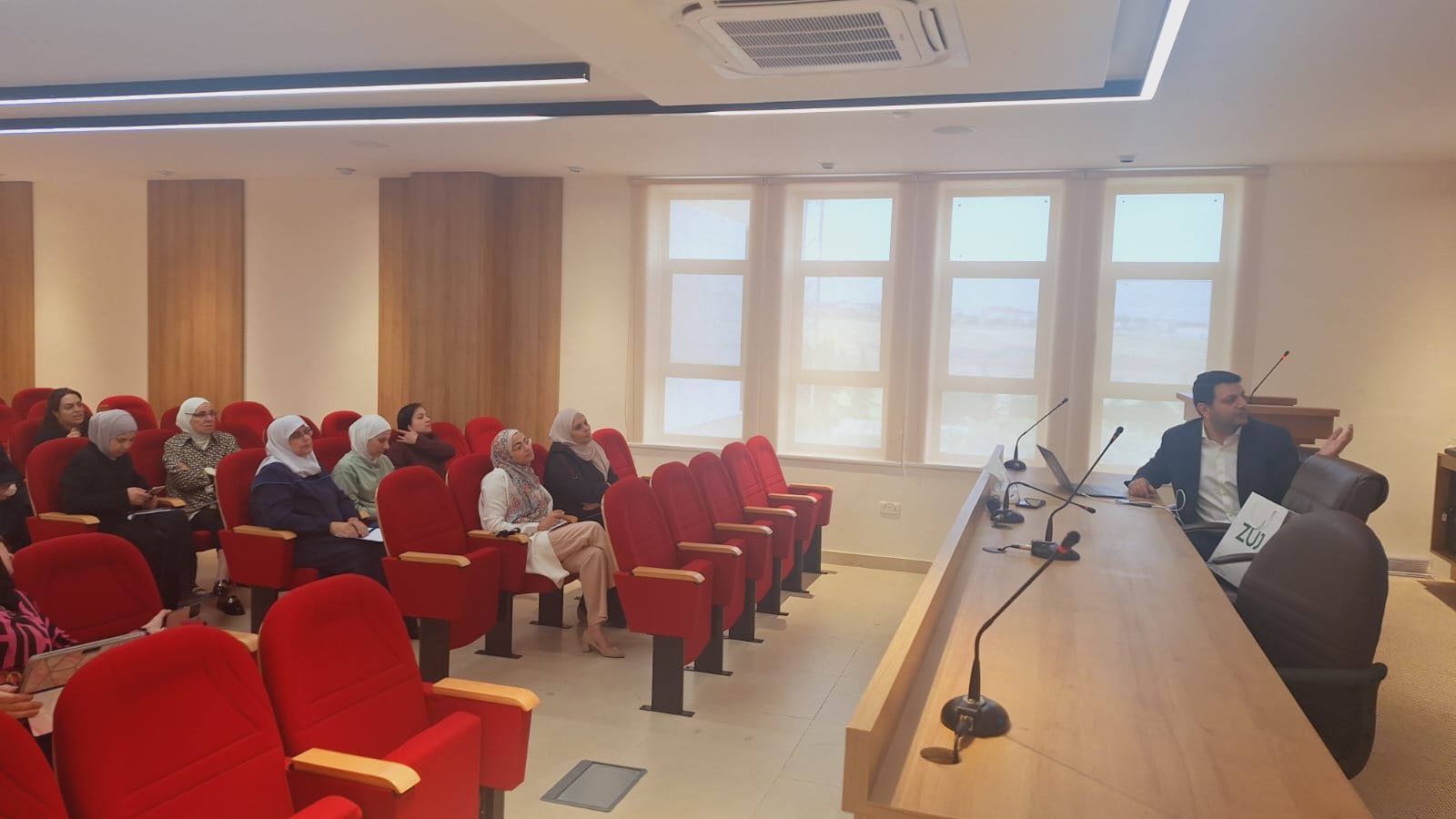 كلية الصيدلة في الزيتونة  تنظّم ورشة تدريبية حول تطبيقات Moodle لأعضاء الهيئة التدريسية
