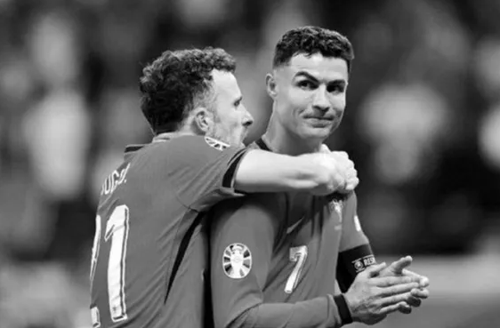 أول تعليق من كريستيانو على رحيل زميله بالمنتخب