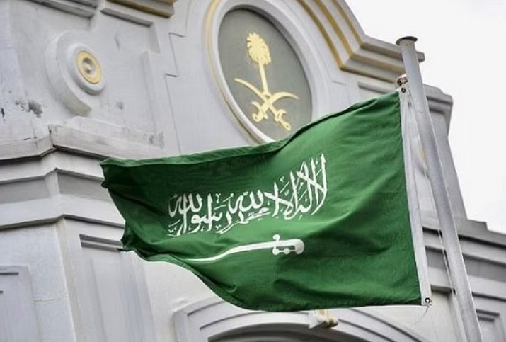 السعودية ..  عائلة تعفو عن قاتل ابنها عندما هم السياف بتنفيذ الحكم