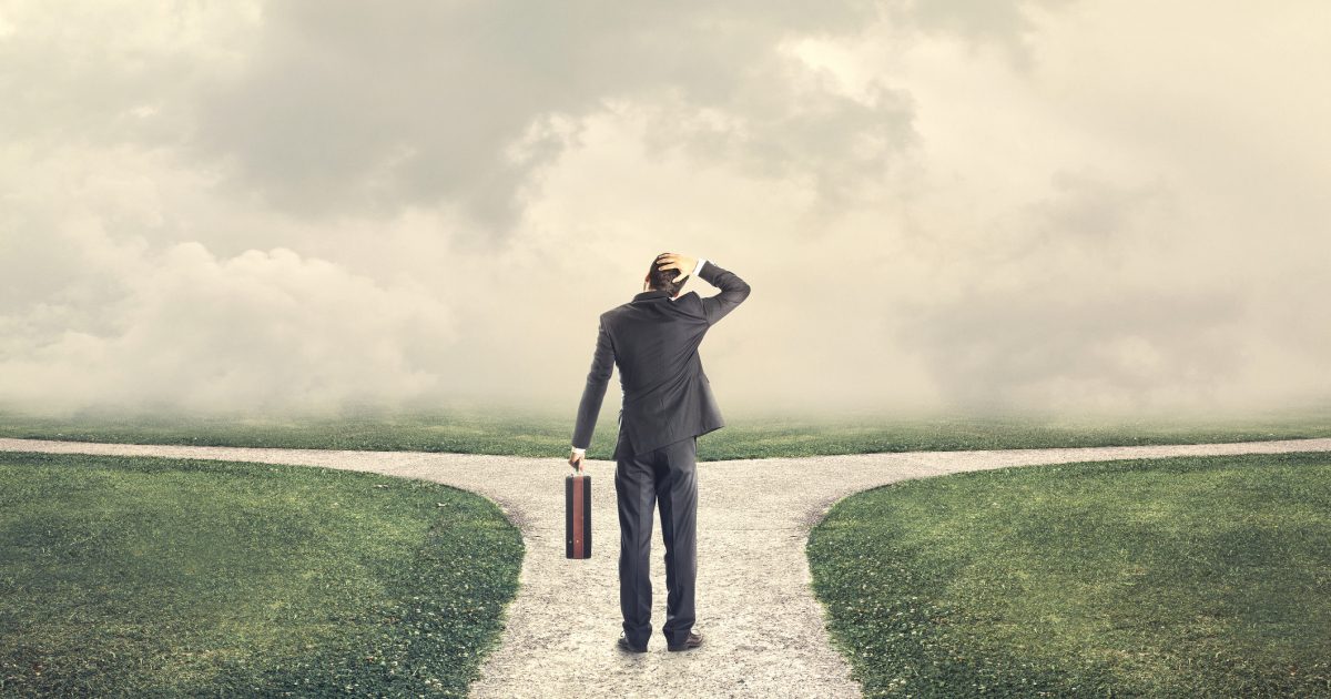 متردد في الزواج لهذا السبب ..  فما نصيحتكم لي؟