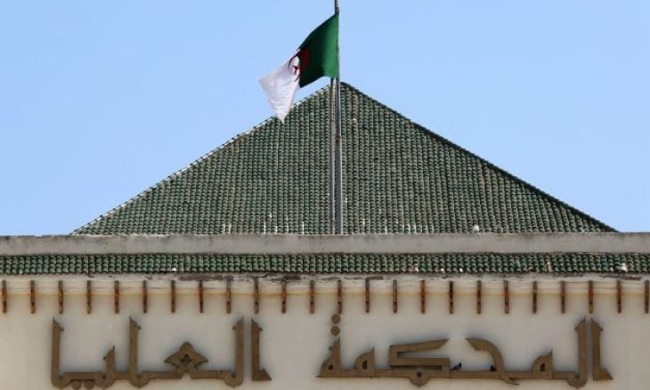 بسبب الفساد ..  منع 159 شخصاً من مغادرة الجزائر
