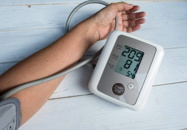 3 خطوات فعالة لخفض ضغط الدم وتحسين صحة القلب