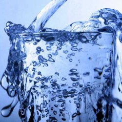 لماذا يجب عليك شرب 8 أكواب من الماء يومياً؟