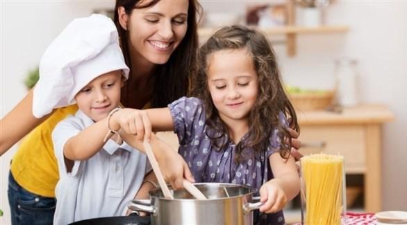 الطهي فرصة لتعليم الأطفال قواعد النظافة