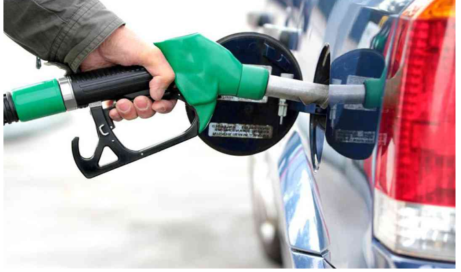  الحكومة تخفض سعر البنزين والديزل لشهر حزيران