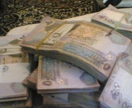 هل سيغرق الاردنيون في بحور القروض على رواتبهم قريبا ؟ 