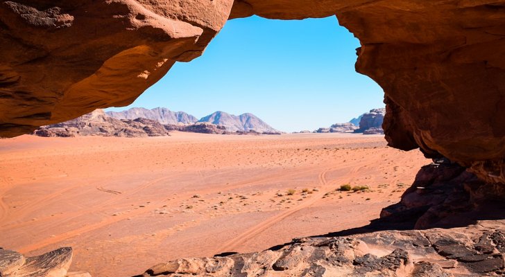 "الآثار العامة" تتسلم مقتنيات أثرية عثر عليها في وادي رم