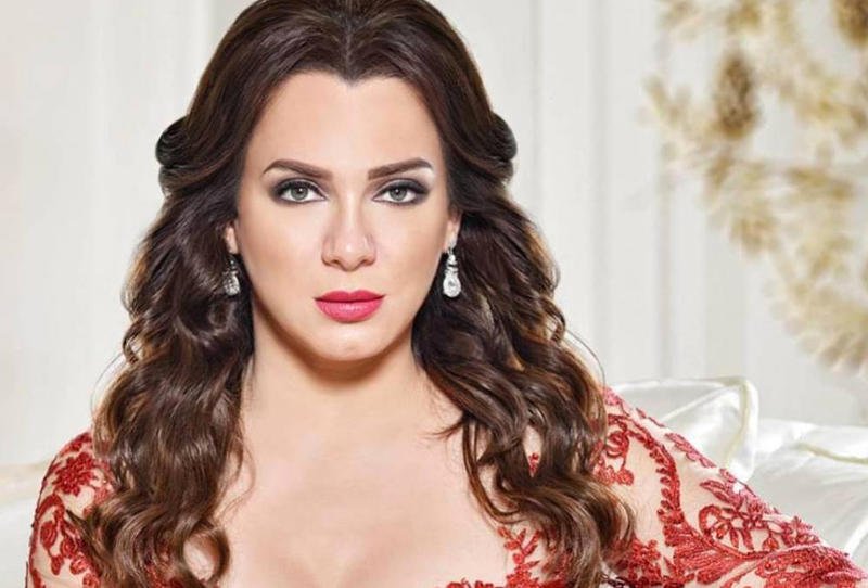 بالأسماء : نجوم لم يغادروا سوريا خلال الحرب وآخرون عادوا إليها