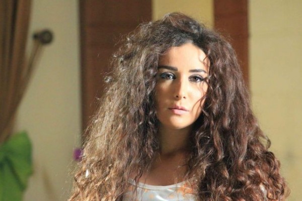 كندا حنا تقتل ضرتها في "باب الحارة"!