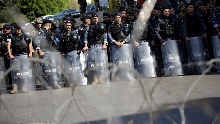 الأمن اللبناني يوجه نداء للمتظاهرين السلميين بعد اندلاع أعمال عنف 