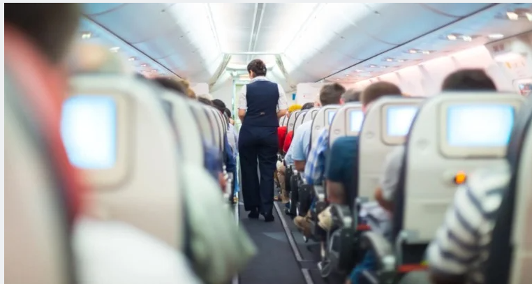 "اللياقة مقابل الراتب" ..  شركة طيران تهدد رواتب طواقمها بسبب "الوزن الزائد"