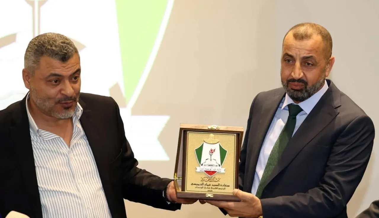 بعد تصريحات أثارت الجدل ..  الدميسي: لم أطالب برحيل إدارة الوحدات ..  الإدارة منتخبة وتحظى باحترامي