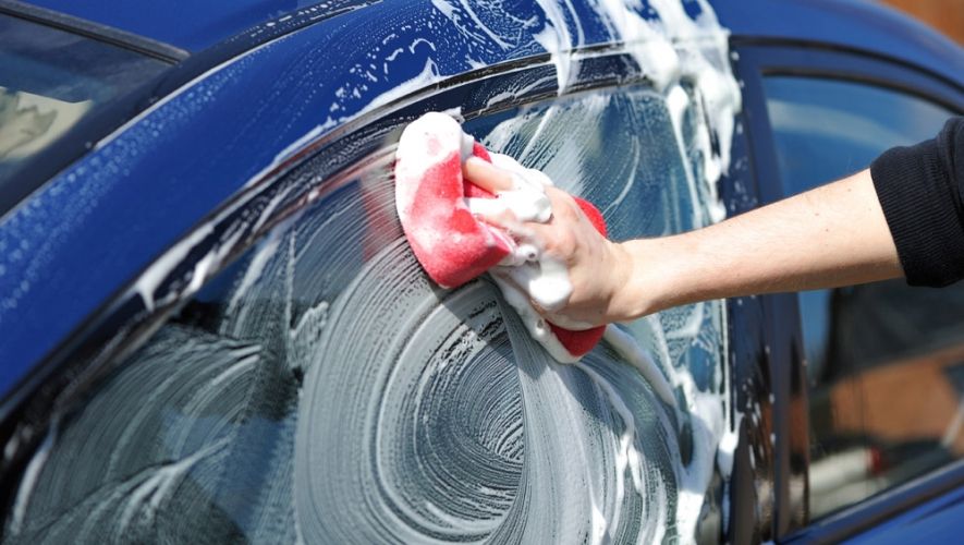طريقة العناية بالسيارة بشكل صحيح وكم مرة يجب غسلها سنويا