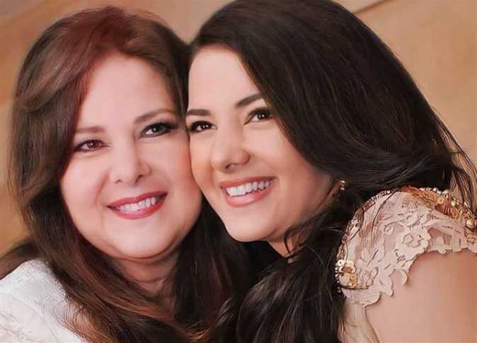 بكلام مؤثر ..  هكذا إحتفلت دنيا سمير غانم بعيد الأم بغياب والدتها