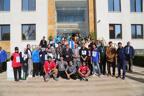 رئيس جامعة "الزيتونة" يتوج الفائزين في سباق الضاحية