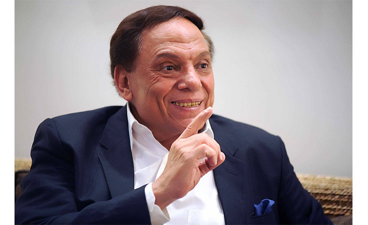 صورة عادل إمام بدون مكياج تصدم جمهور السوشيال ميديا