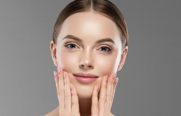 علاج ترهل الخدود طبيعياً بعيداً عن العمليات التجميلية