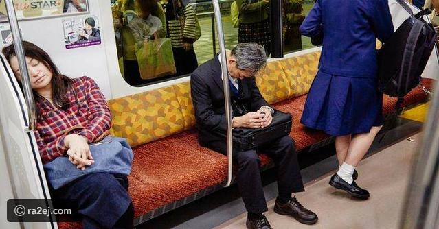  دراسة: النوم في الأماكن العامة دليل على الذكاء والعمل الجاد 