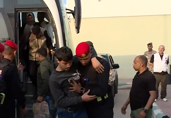 وصول الدفعة 26 من أطفال غزة المرضى للعلاج في الأردن